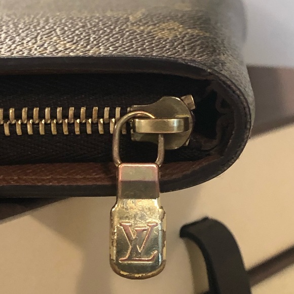 āSoldāLouis Vuitton Zippy Wallet - Picture 7 of 13